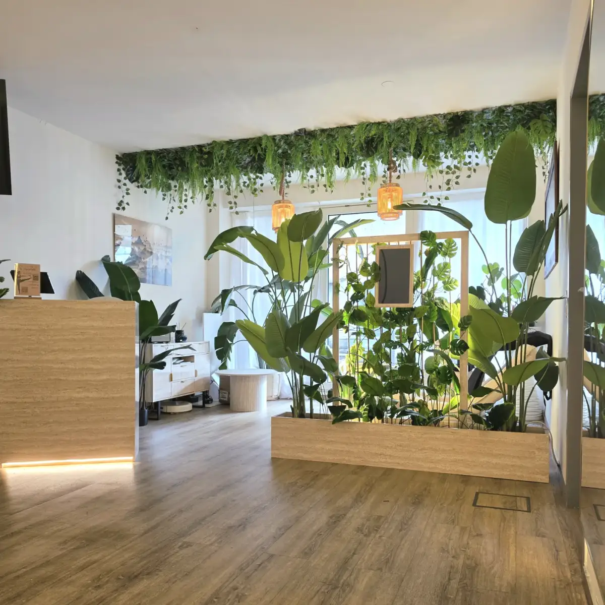 Empfang mit Travertin-Theke
